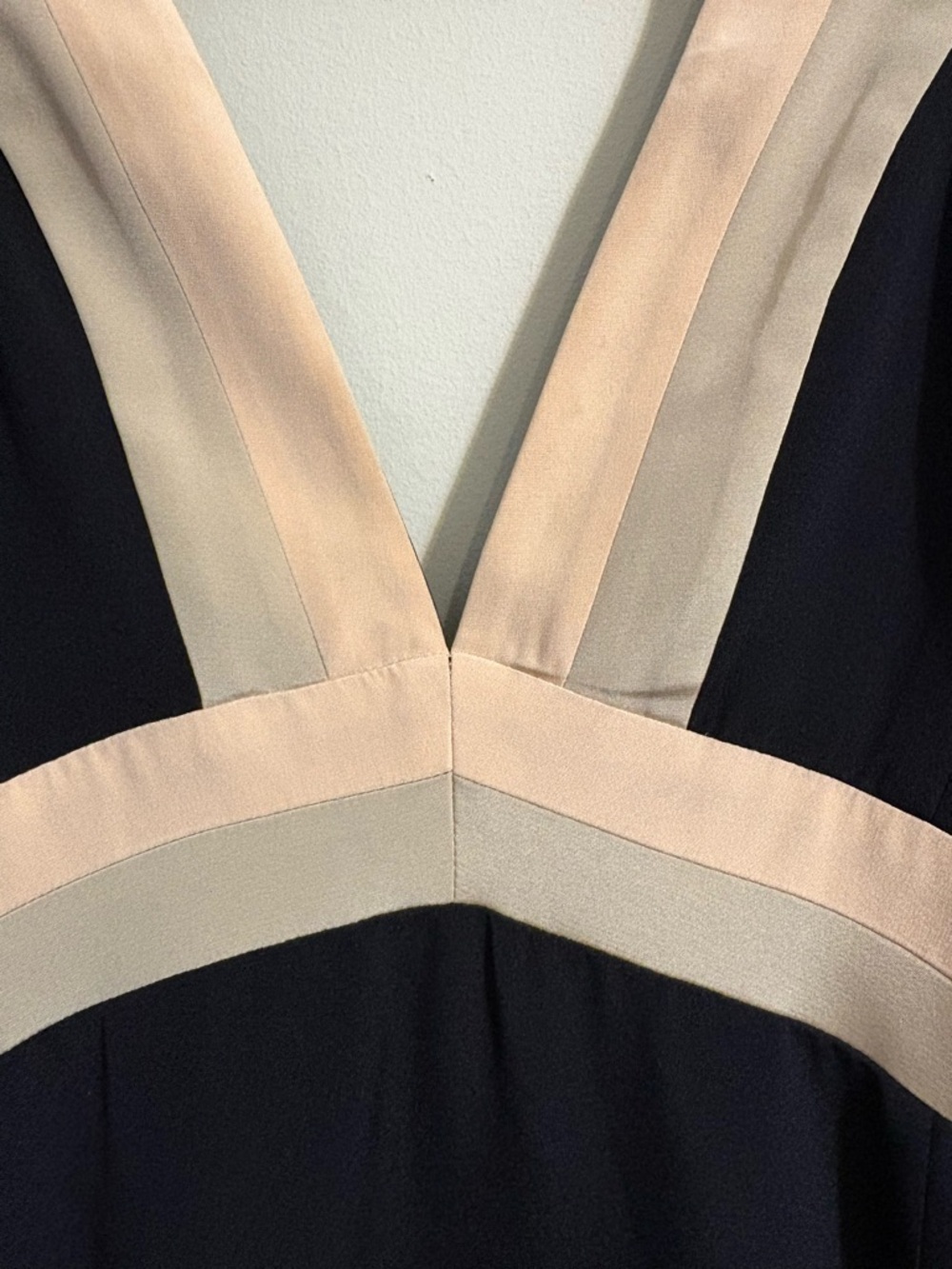 Abaete’ dress Black V-Neck Nude Trim sleeveless women’s SZ 6 side zip mini - Picture 5 of 9